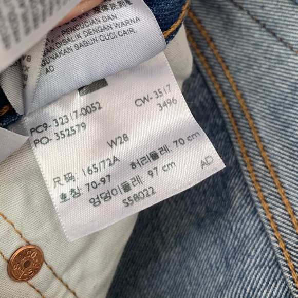 Levi Denim Shorts - Size 28 (fits small) - Picture 5 of 7